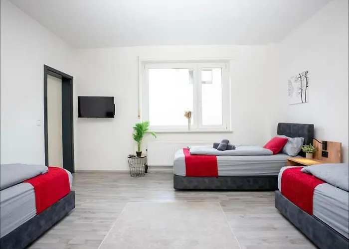 Livemore24 - 2 In West 24-7 Check-in